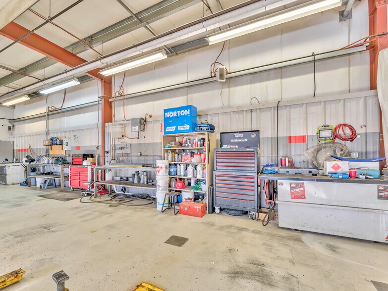 More Photos Of 1276 Trans Canada Way SE, Medicine Hat Showroom For Sale