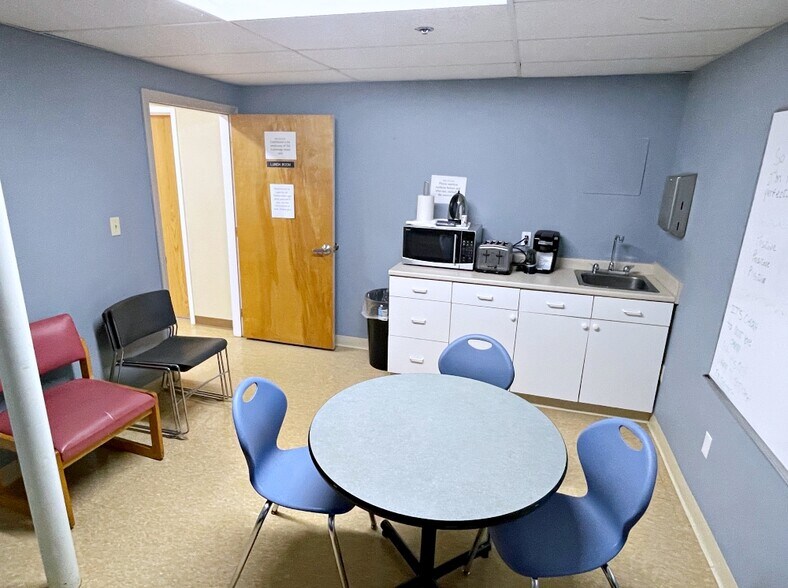 More Photos Of 281 Cambridge St, Burlington Medical For Lease