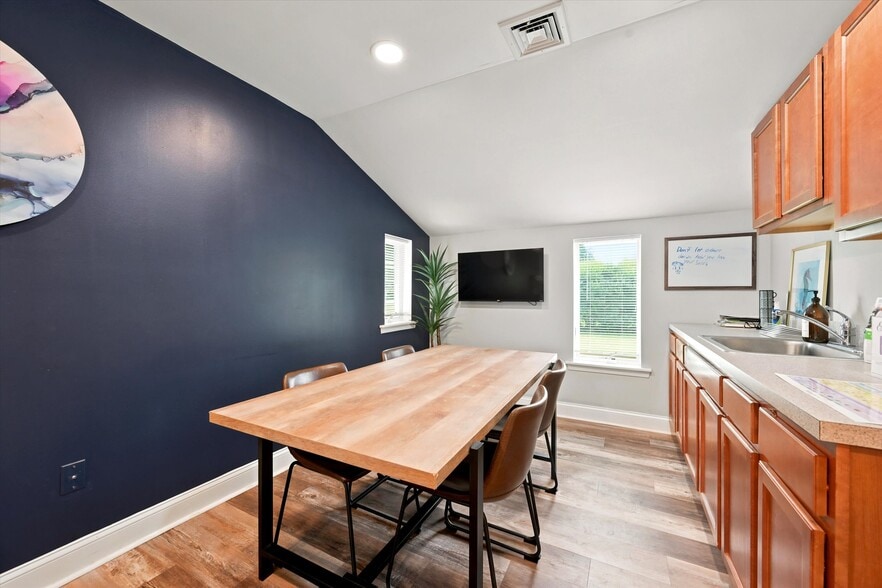 More Photos Of 103 Garris Rd, Downingtown Medical For Sale