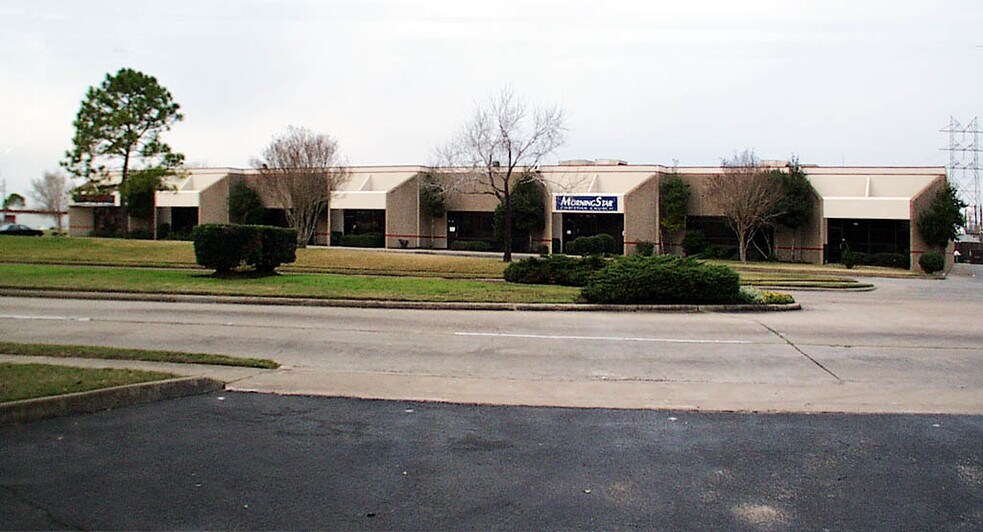More Photos Of 10850 Wilcrest Dr, Houston Light Distribution For Lease