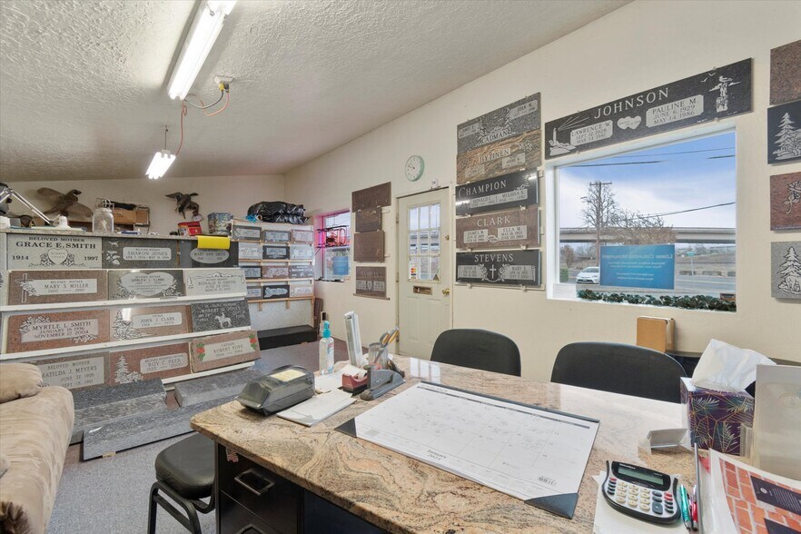 More Photos Of 101 Academy St, Kelso Distribution For Sale