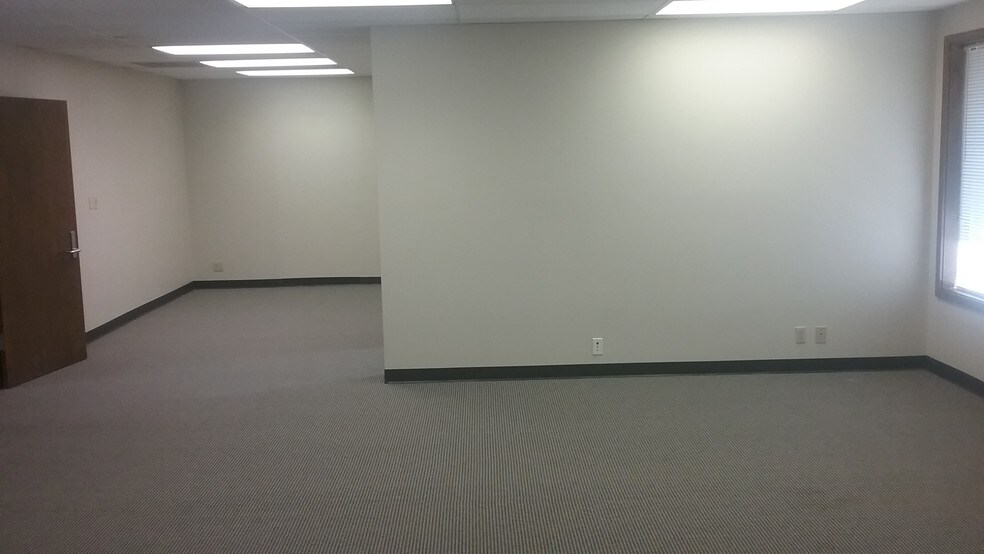 More Photos Of 20700 Watertown Rd, Waukesha Unknown For Lease