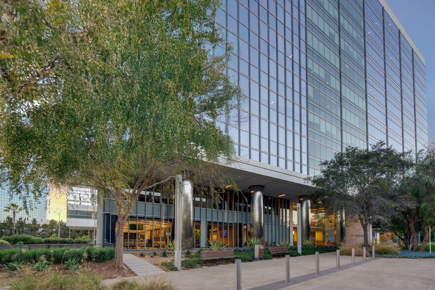 More Photos Of 4747 Executive Dr, San Diego Unknown For Lease