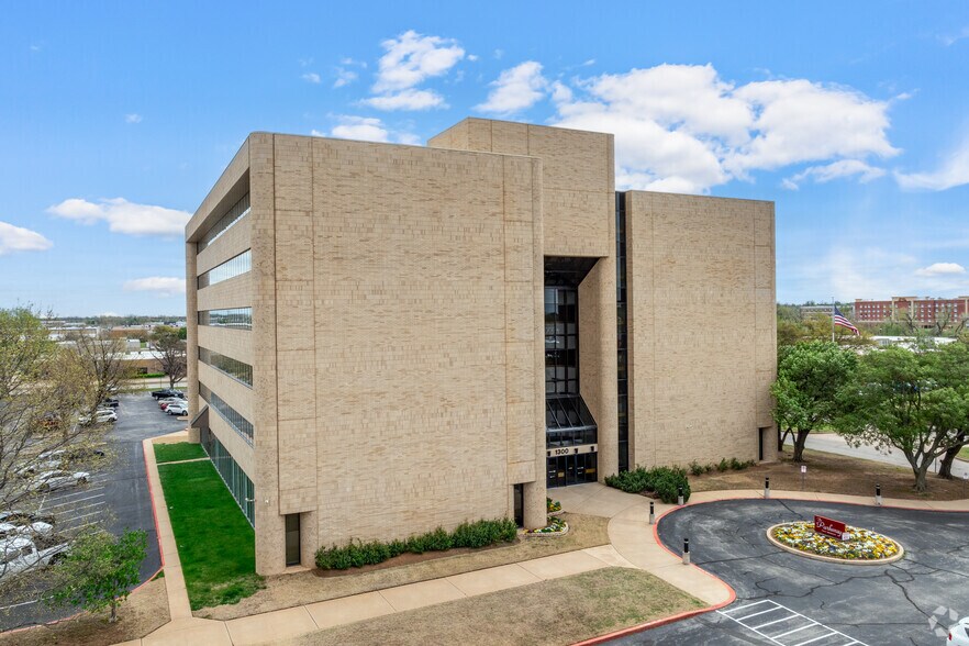 More Photos Of 1300 S Meridian Ave, Oklahoma City Office For Sale