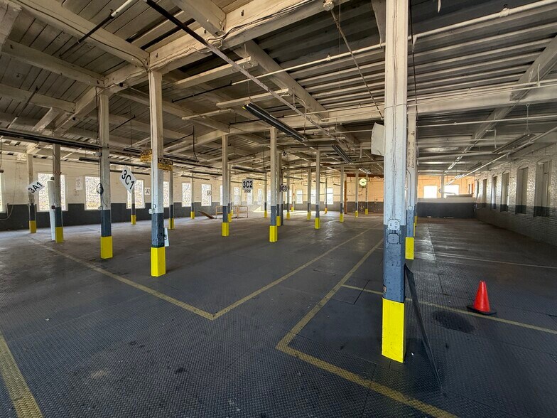 More Photos Of 30 Lenox St, New Haven Warehouse For Sale