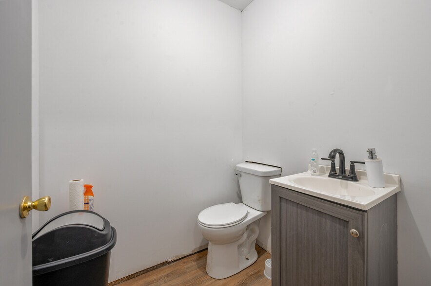 More Photos Of 18470 195th ave, Big Rapids Office For Sale