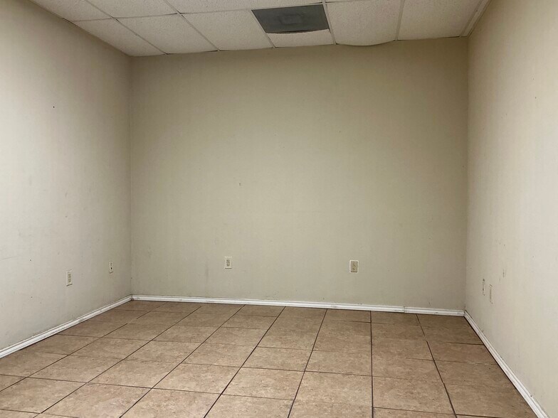 More Photos Of 908 Cecilia St, Alice Warehouse For Lease