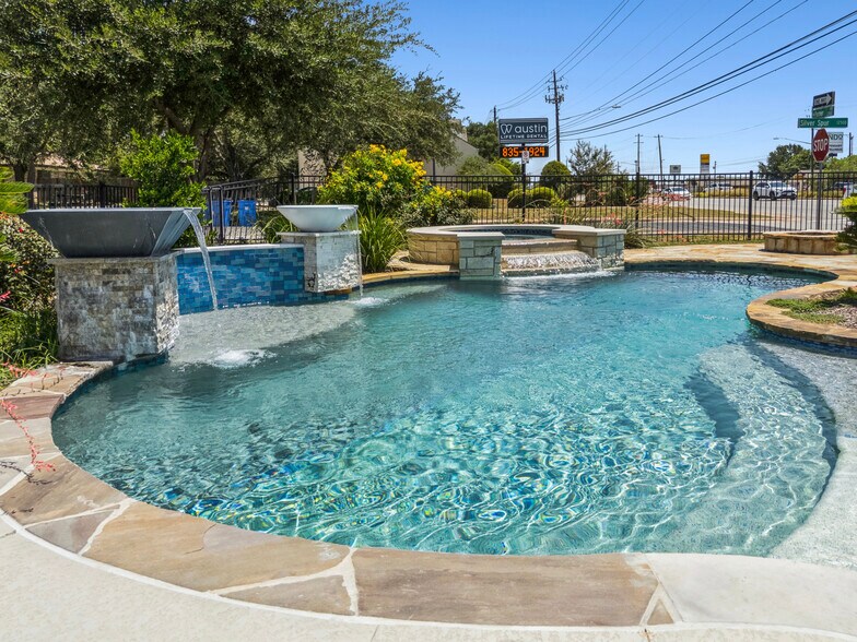 More Photos Of 2300 W Parmer Ln, Austin Freestanding For Sale