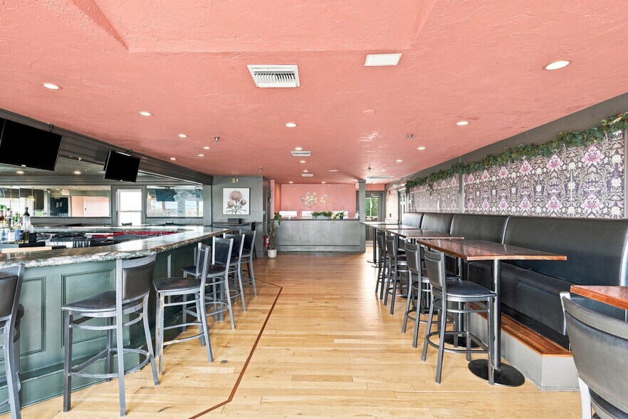 More Photos Of 170 Water St, Plymouth Storefront For Lease