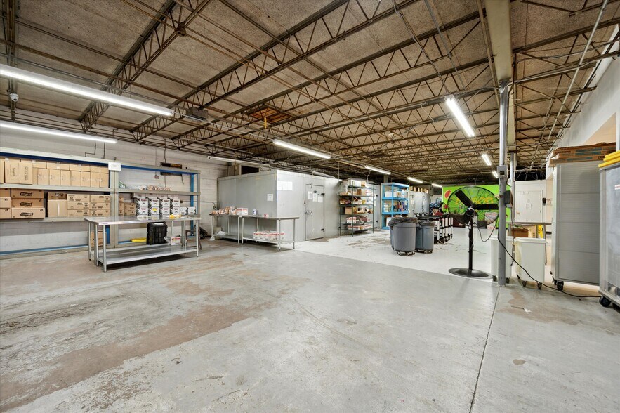 More Photos Of 1100-1104 E Berks St, Philadelphia Flex For Sale