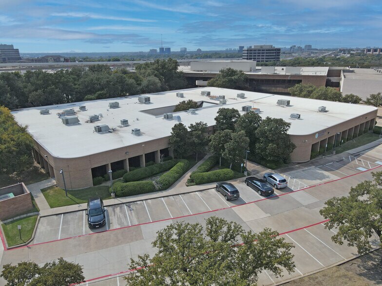More Photos Of 9250 Amberton Pky, Dallas Flex For Lease