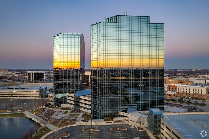 More Photos Of 1400 American Ln, Schaumburg Unknown For Lease