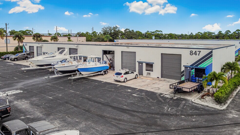 More Photos Of 895 NE Dixie Hwy, Jensen Beach Unknown For Lease