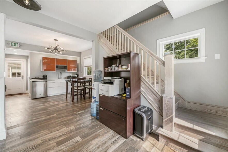 More Photos Of 363 S Middletown Rd, Nanuet Flex For Sale