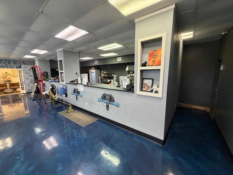 More Photos Of 5983 49th St N, Saint Petersburg Storefront Retail Office For Sale