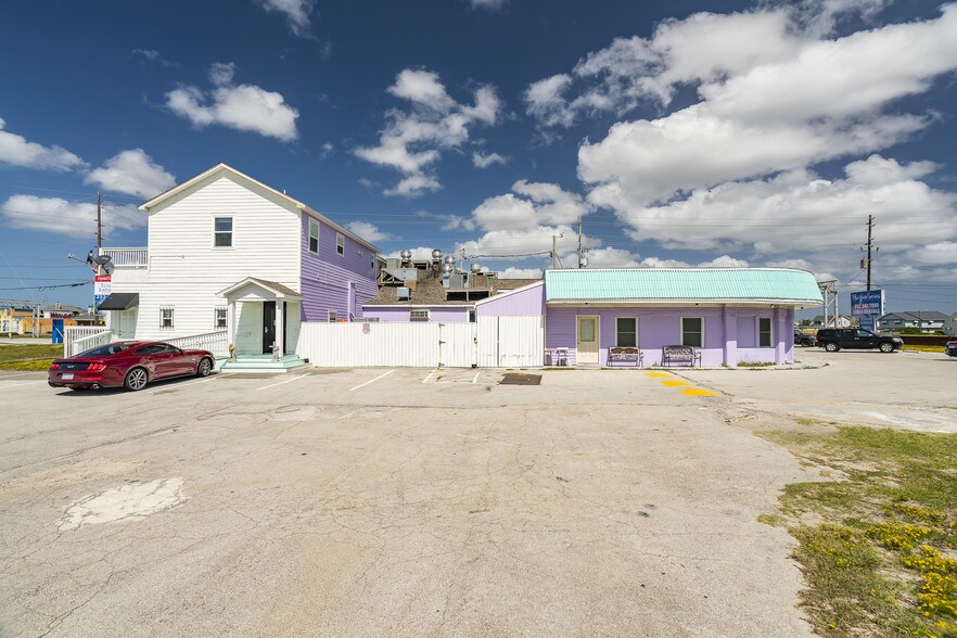 More Photos Of 100 E Fort Macon Rd, Atlantic Beach Restaurant For Sale