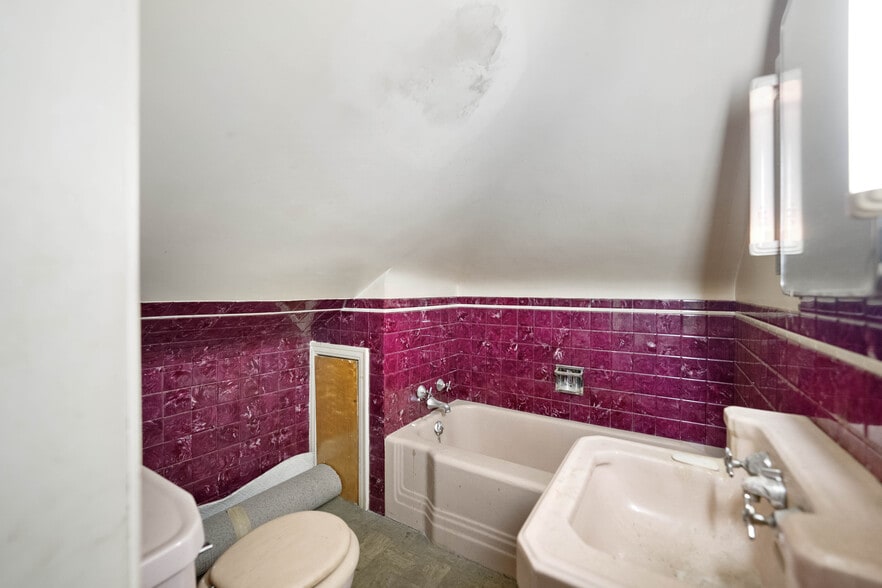 More Photos Of 701 Thompson Ave, Donora Funeral Home For Sale