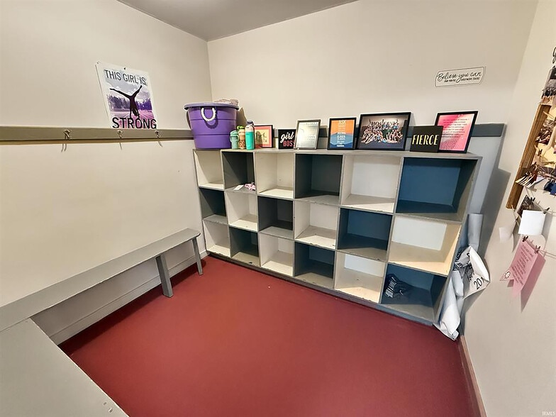 More Photos Of 412 N Truman Rd, Jasper General Retail For Sale
