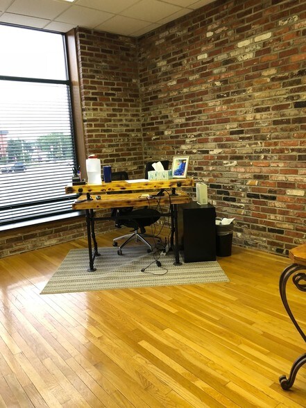 More Photos Of 100 E Park St, Olathe Office For Lease