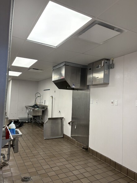 More Photos Of 3421-3431 E Tremont Ave, Bronx Storefront Retail Office For Lease