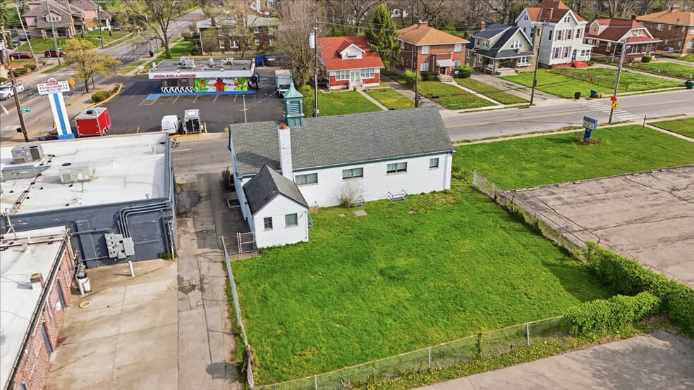 More Photos Of 1703 Dale Rd, Cincinnati Public Library For Sale