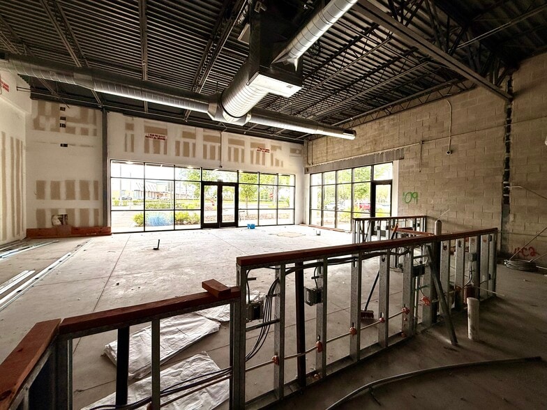 More Photos Of 5628 Circa Fishhawk Blvd, Lithia General Retail For Lease