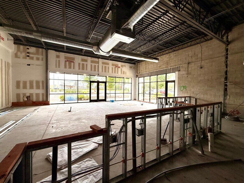 More Photos Of 5638 Circa Fishhawk blvd, Lithia General Retail For Lease