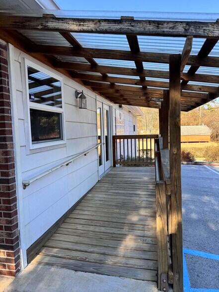 More Photos Of 816 Brooklyn Ave, Hendersonville Storefront Retail Office For Lease