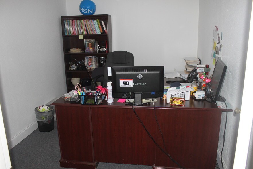 More Photos Of 2475 Hollywood Blvd, Hollywood Office For Lease