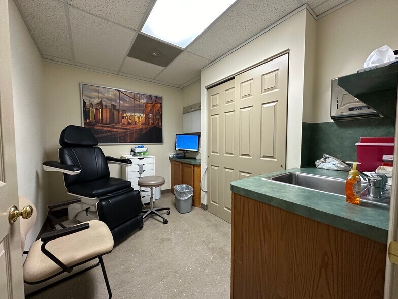 More Photos Of 2501 Silverside Rd, Wilmington Medical For Sale