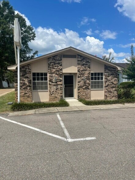 More Photos Of 108 Allen St, Purvis Office For Sale