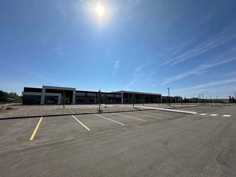 More Photos Of 205 Lucas Ave, Winnipeg Showroom For Lease