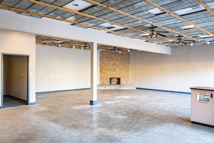 More Photos Of 400 N Austin Pky, Brenham General Retail For Sale