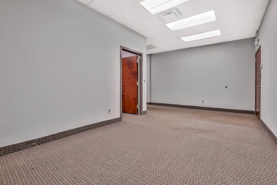 More Photos Of 240-260 W Nyack Rd, West Nyack Warehouse For Lease