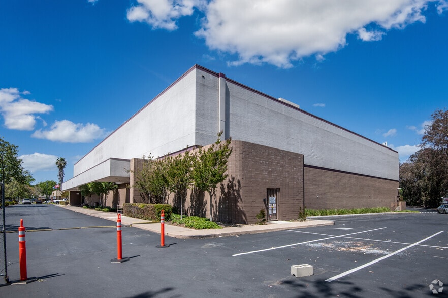 More Photos Of 685 Contra Costa Blvd, Pleasant Hill Freestanding For Lease