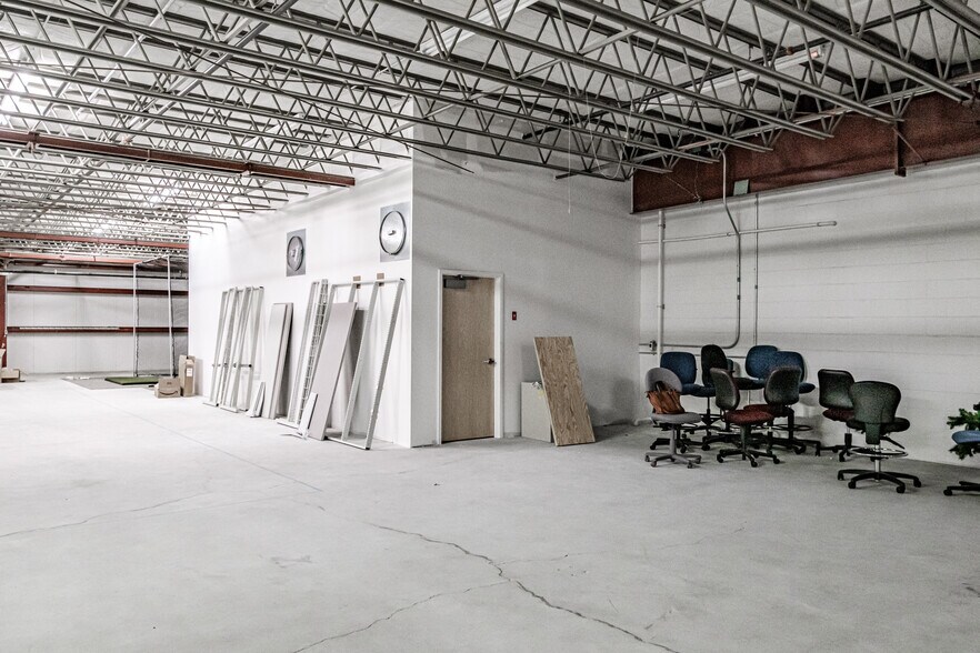 More Photos Of 2 Delorme Dr, Yarmouth Flex For Sale