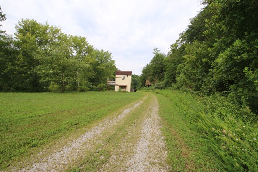 More Photos Of 11251 Highway 90, Parkers Lake Hotel For Sale