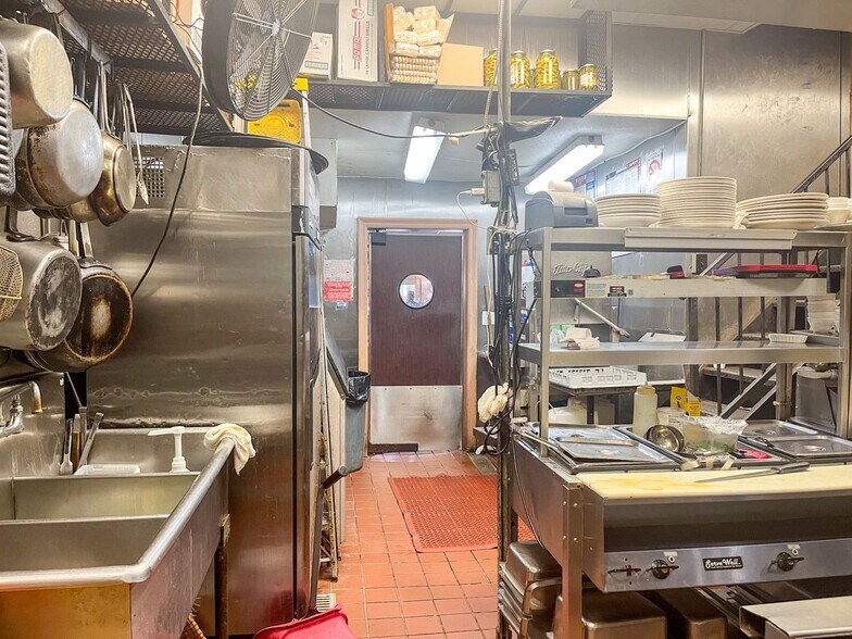 More Photos Of 933 Decatur St, New Orleans Storefront For Sale