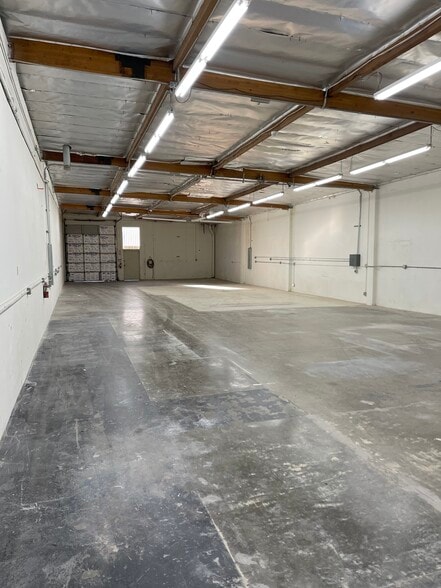 More Photos Of 8589 Canoga Ave, Canoga Park Manufacturing For Lease