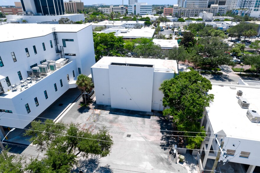 More Photos Of 1551 2nd St, Sarasota Office For Lease