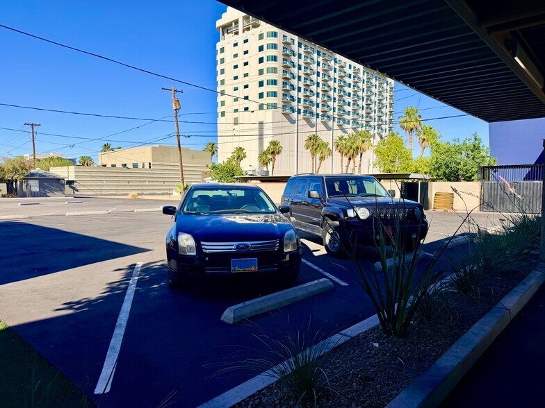 More Photos Of 931 S 3rd St, Las Vegas Office Residential For Lease