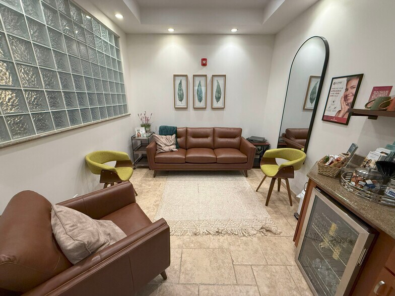 More Photos Of 7971 Moorsbridge Rd, Portage Medical For Lease