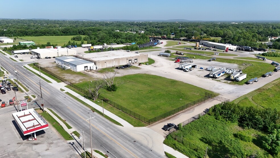 More Photos Of 5309 E Pine St, Tulsa Warehouse For Lease