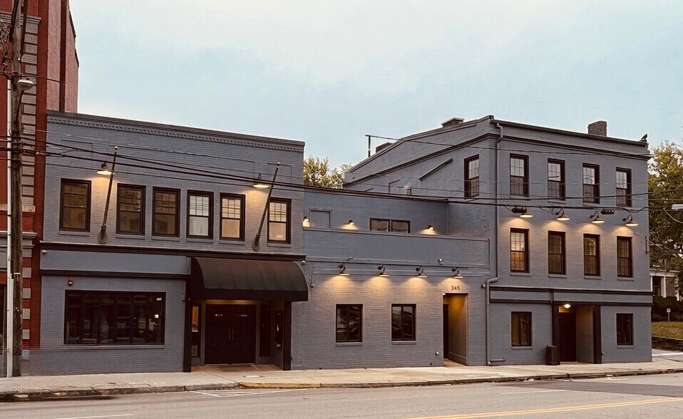 Primary Photo Of 341-347 Bank St, New London Storefront Retail Residential For Lease