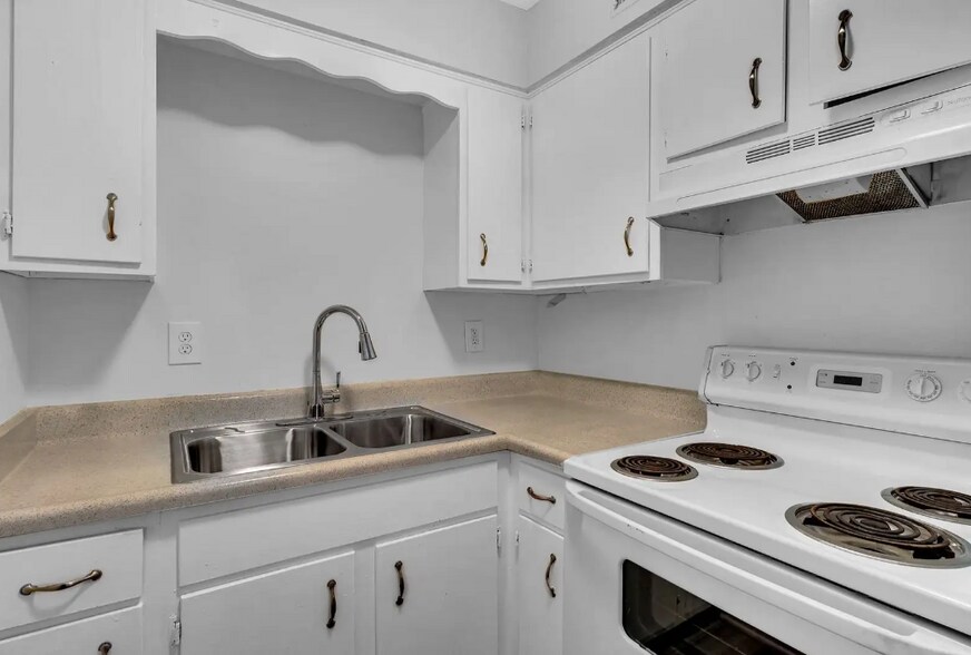More Photos Of , Louisville Multifamily For Sale