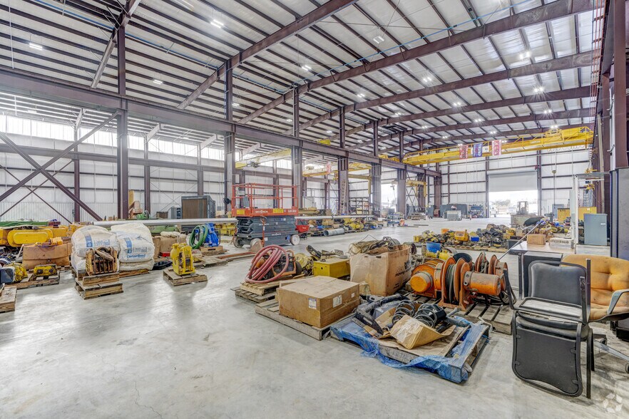 More Photos Of 13802 Furman Rd, Houston Warehouse For Lease