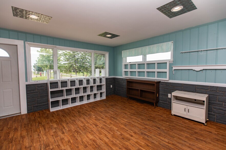 More Photos Of 308 Dale Dr, Montfort General Retail For Sale