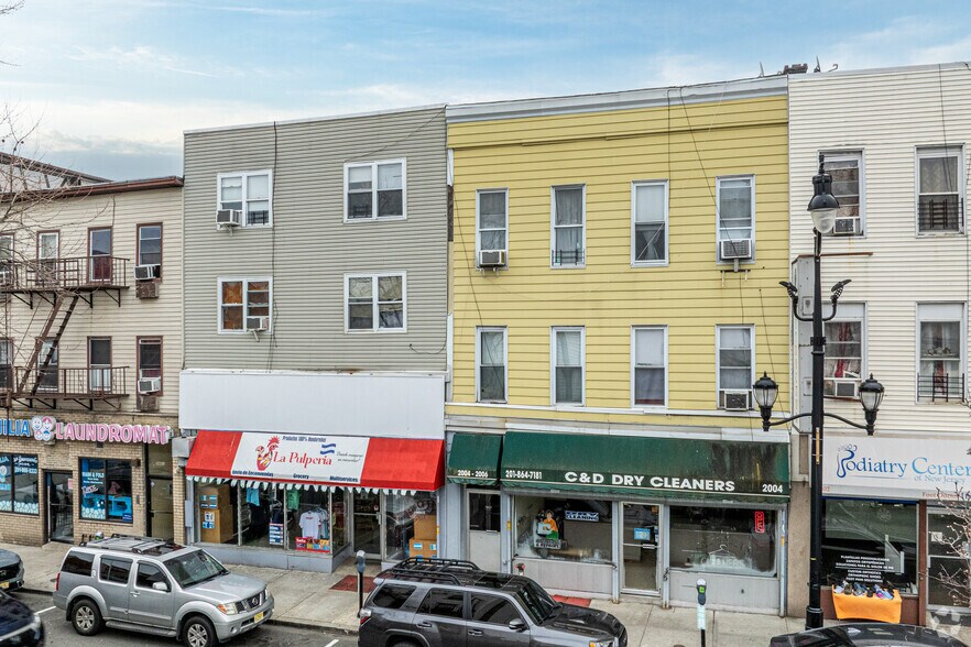 More Photos Of 2004-2006 Bergenline Ave, Union City Apartments For Lease
