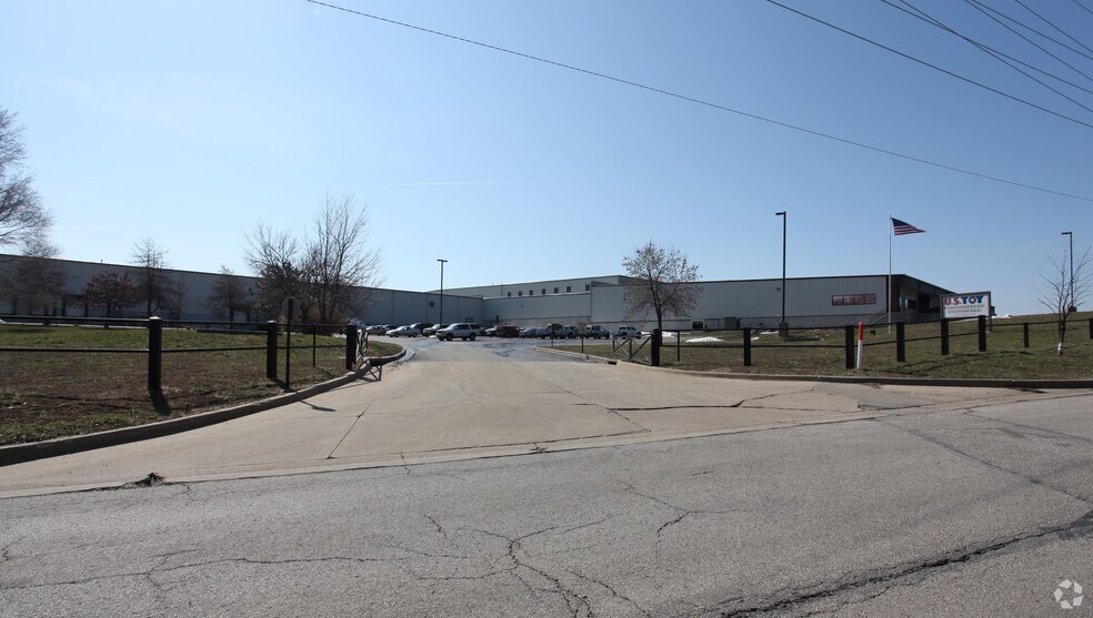 More Photos Of 13201 Arrington Rd, Grandview Manufacturing For Lease