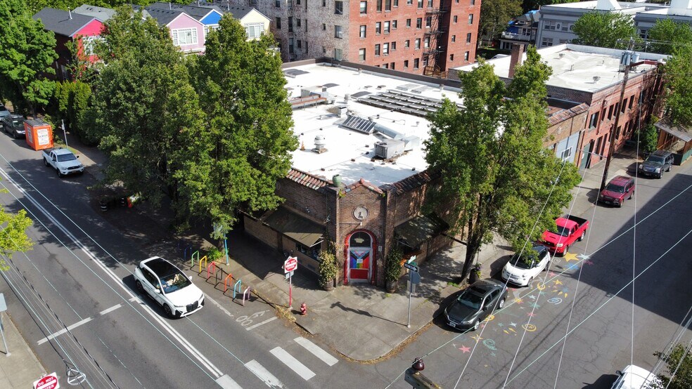 Primary Photo Of 1400-1416 SE Morrison St, Portland Storefront For Sale